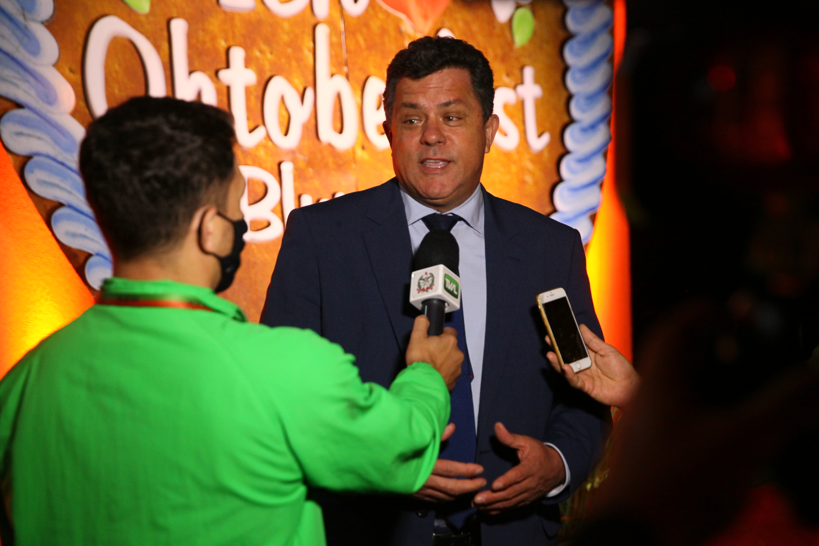 Sessão Solene Homenagem aos 37 anos de Fundação da Oktoberfest - Entrevista com o deputado Ivan Natz