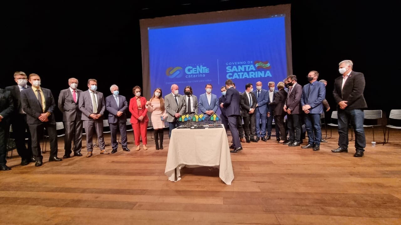 Paulinha prestigia lançamento do Programa Mais Moradia