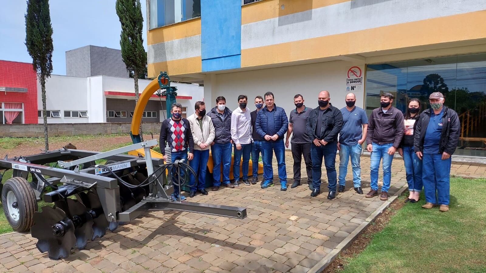 Minotto entrega equipamentos agrícolas em Calmon