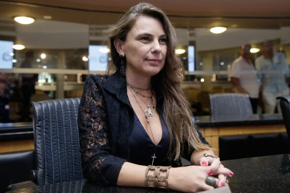 Paulinha homenageia os vereadores e as vereadoras
