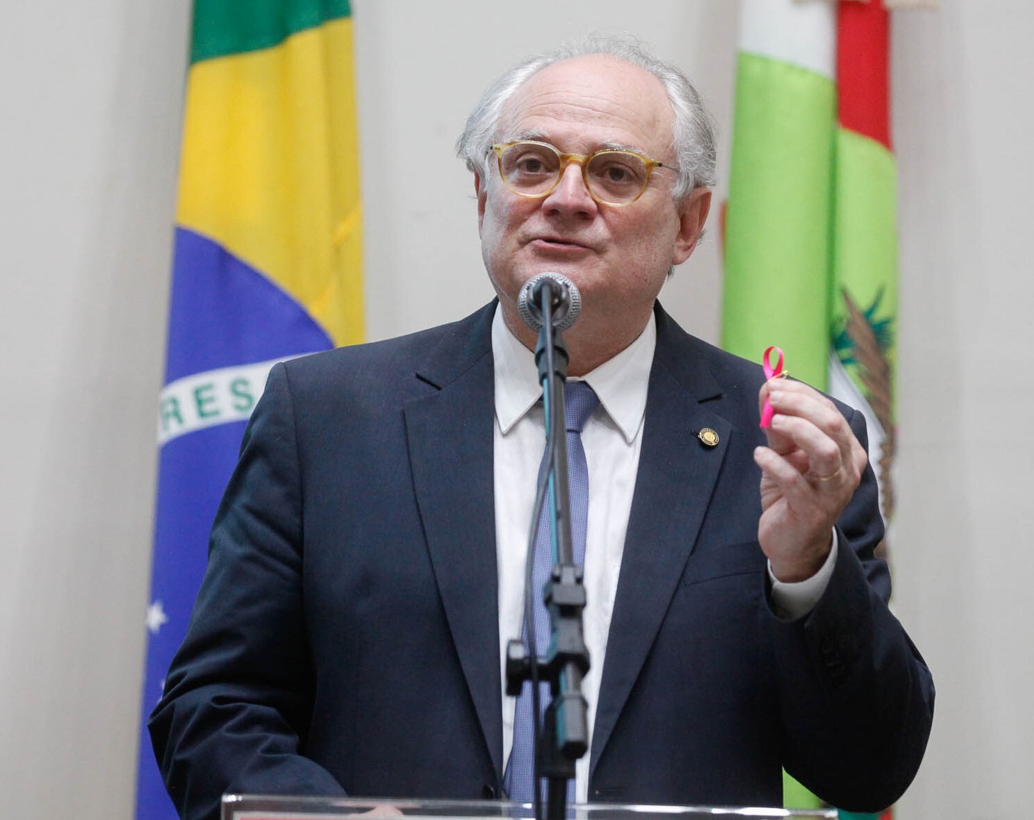 Outubro Rosa: Dr. Vicente recomenda mais empatia e prevenção