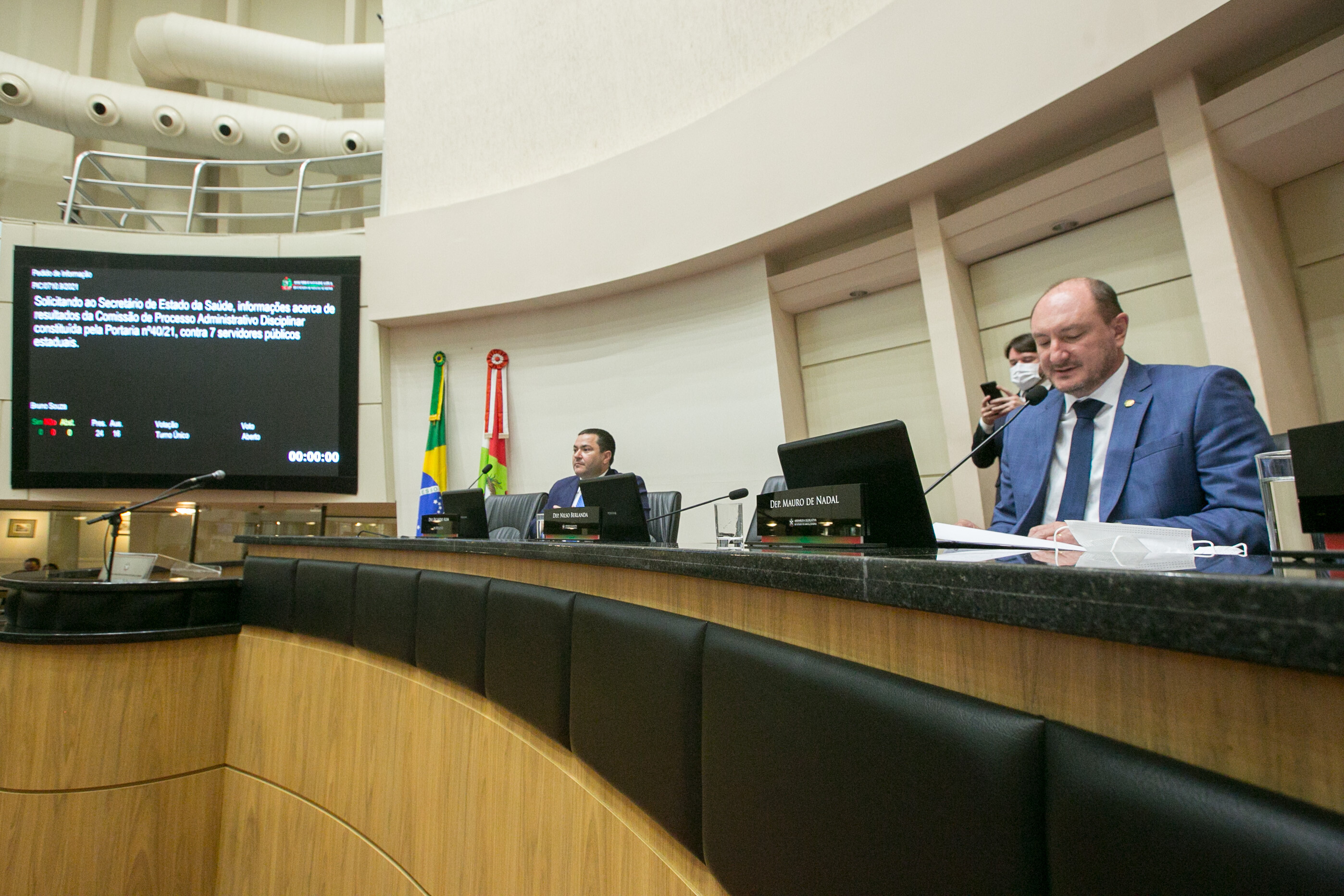 Matérias aprovadas tratam de parques infantis, turismo, honrarias e polícia científica