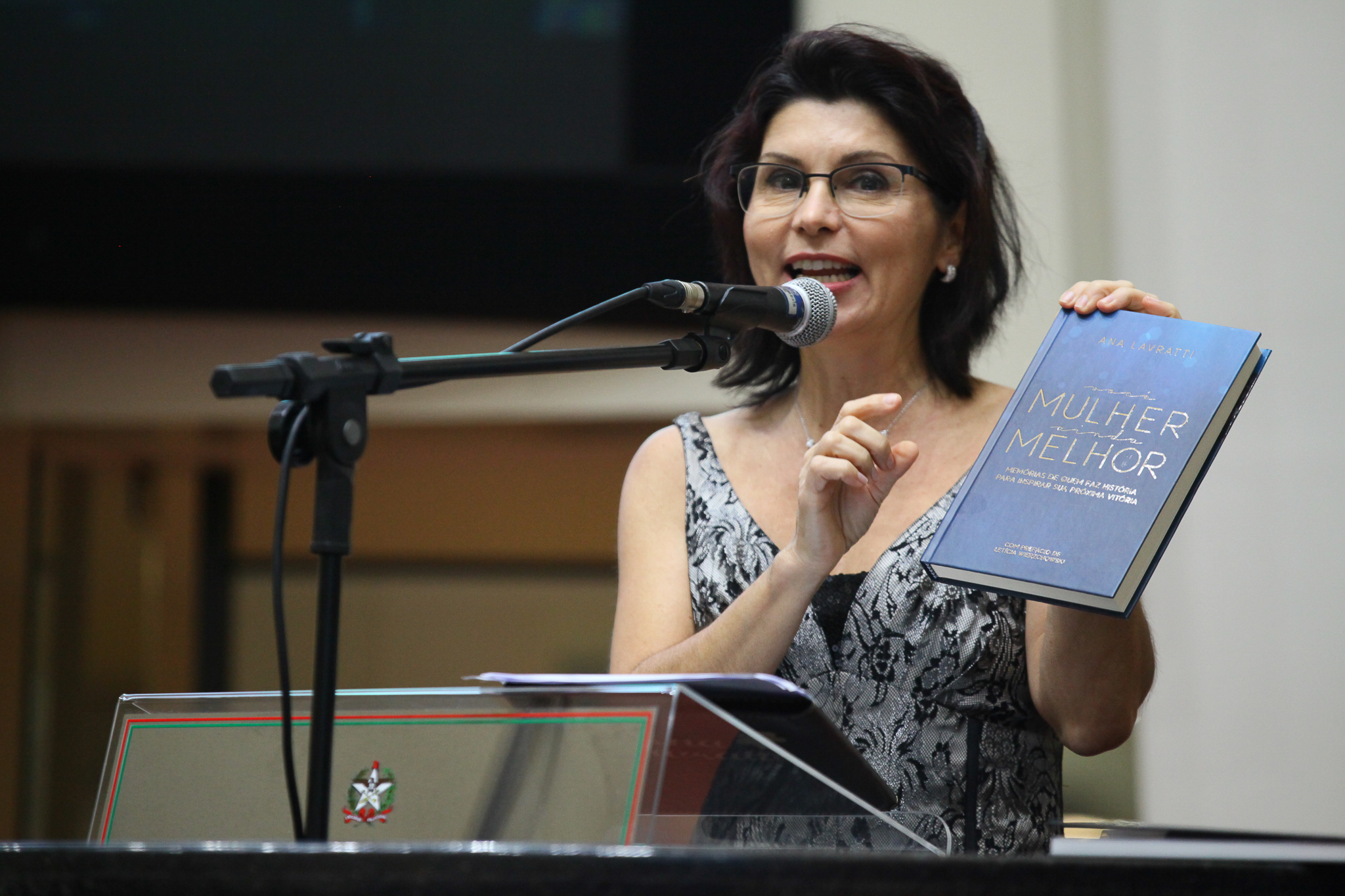 Plenário – Manifestação da Escritora Ana Lavratti
