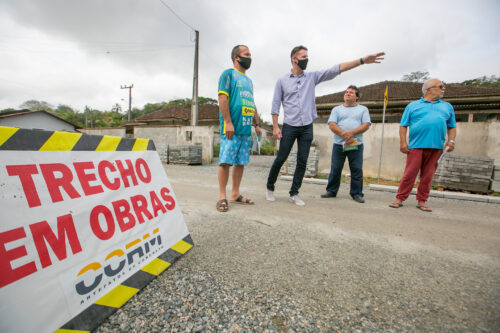 Escola Olavo Bilac e pavimentações de ruas