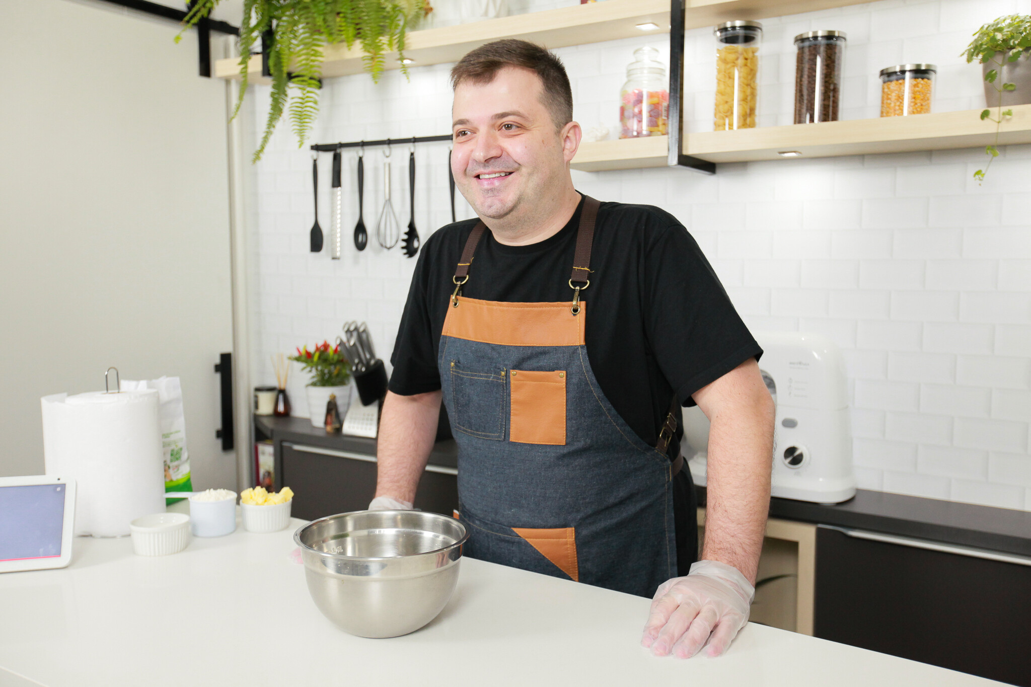 Receita do sucesso: em vídeos curtos, Jobson ensina como fazer pratos simples