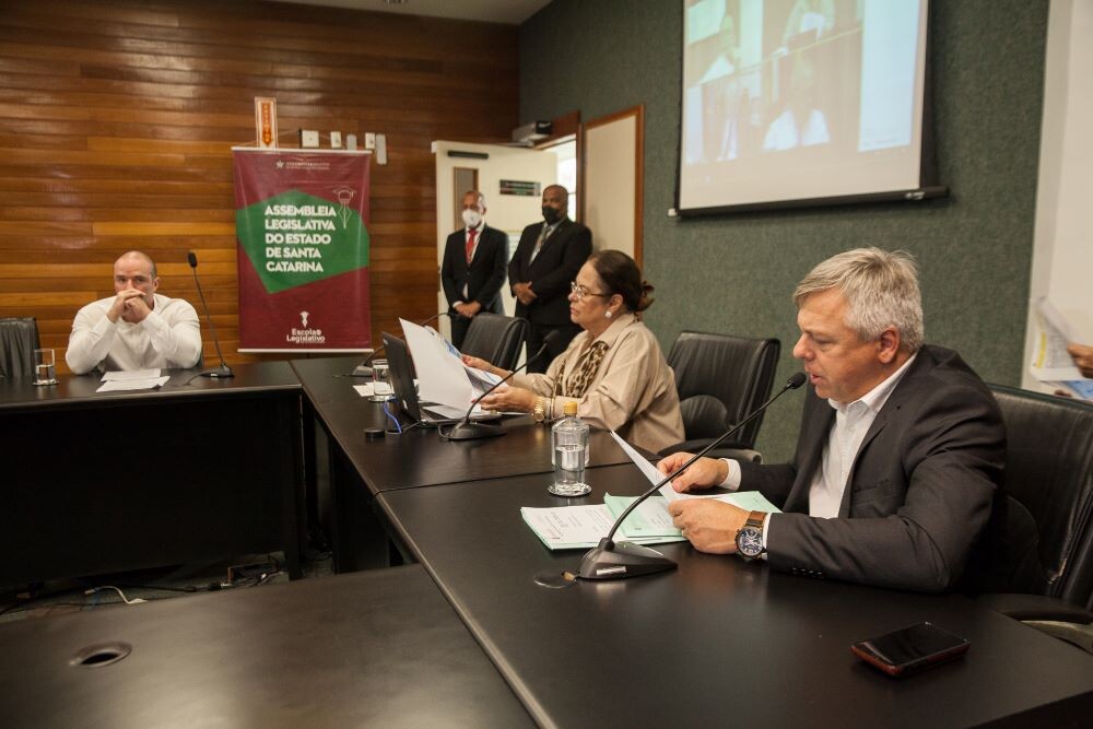 Fabiano cobra agilidade na regulamentação de documentos a imigrantes