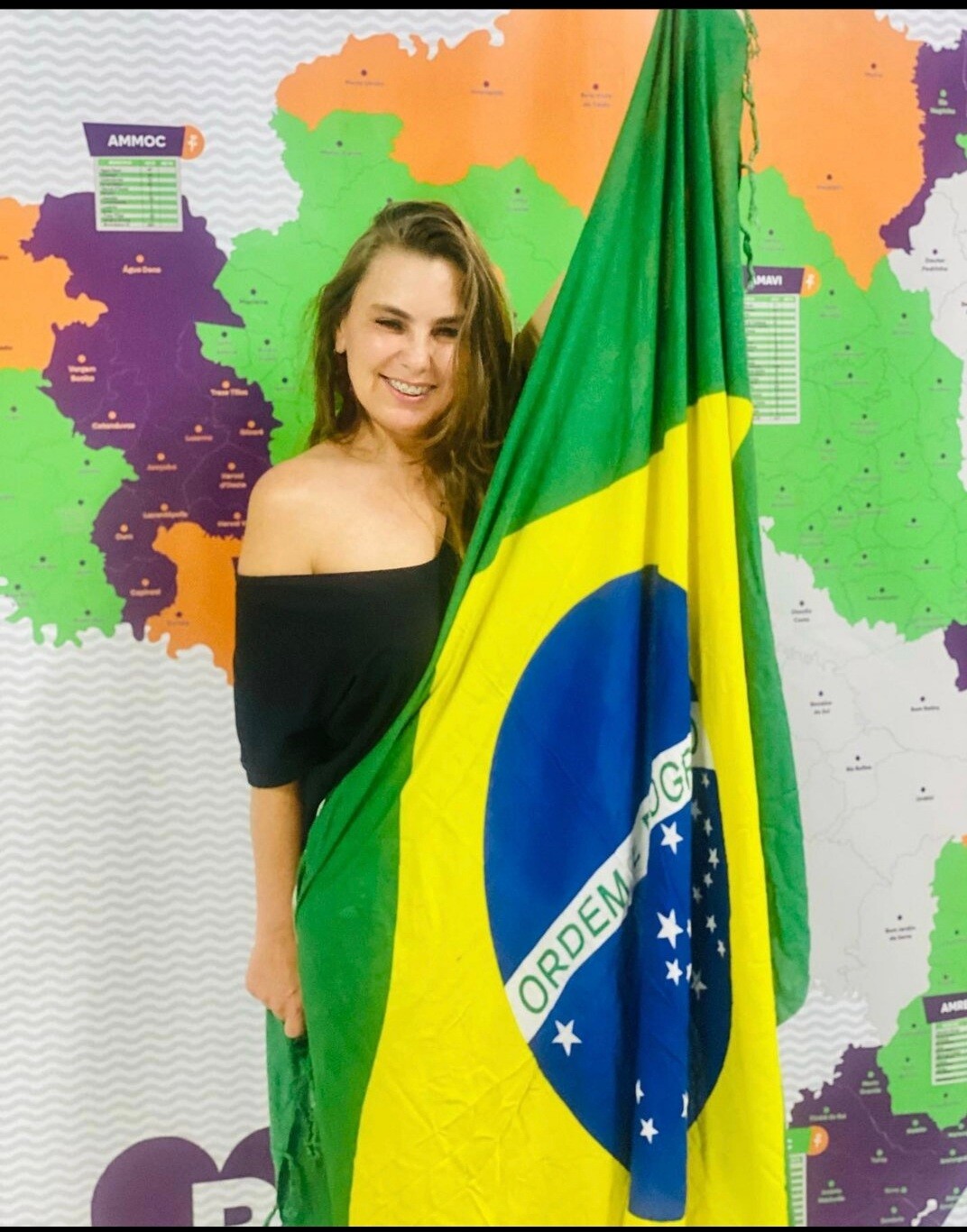 Paulinha encerra a segunda de feriado em seu escritório regional em Bombinhas