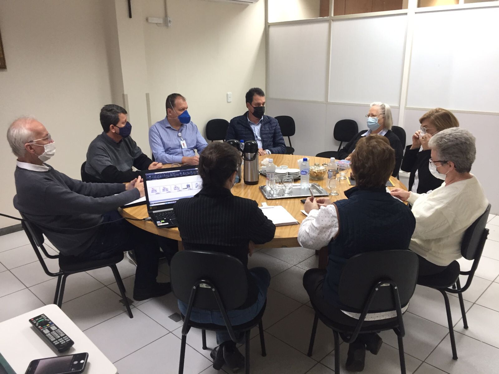Minotto discute construção de oncologia pediátrica no Hospital São José