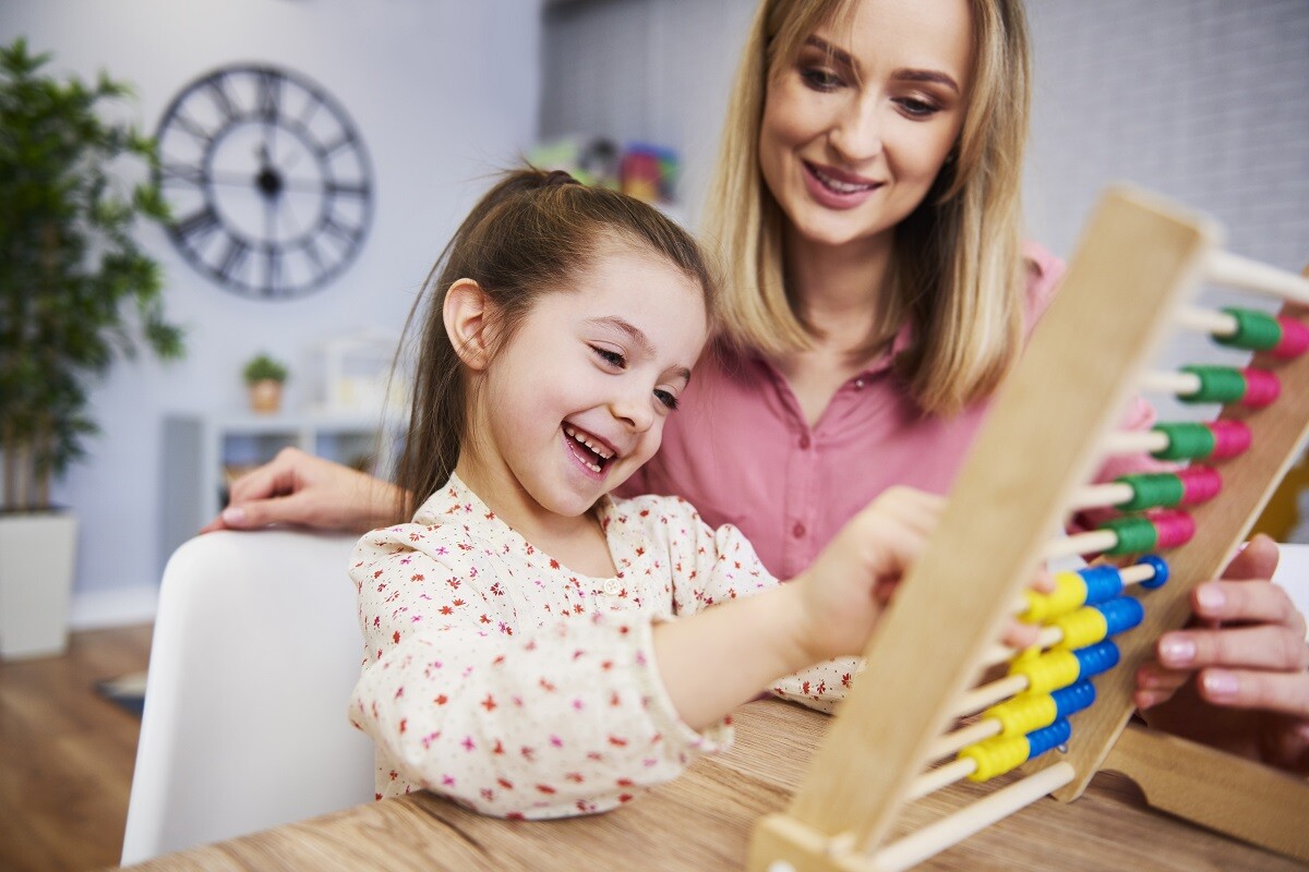 Lei estabelece condições para que as famílias possam optar por ensinar seus filhos em casa. FOTO: Freepik