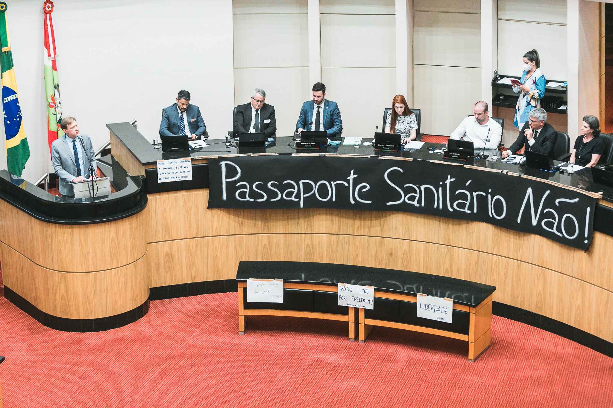 Participantes de audiência criticam exigência de passaporte sanitário