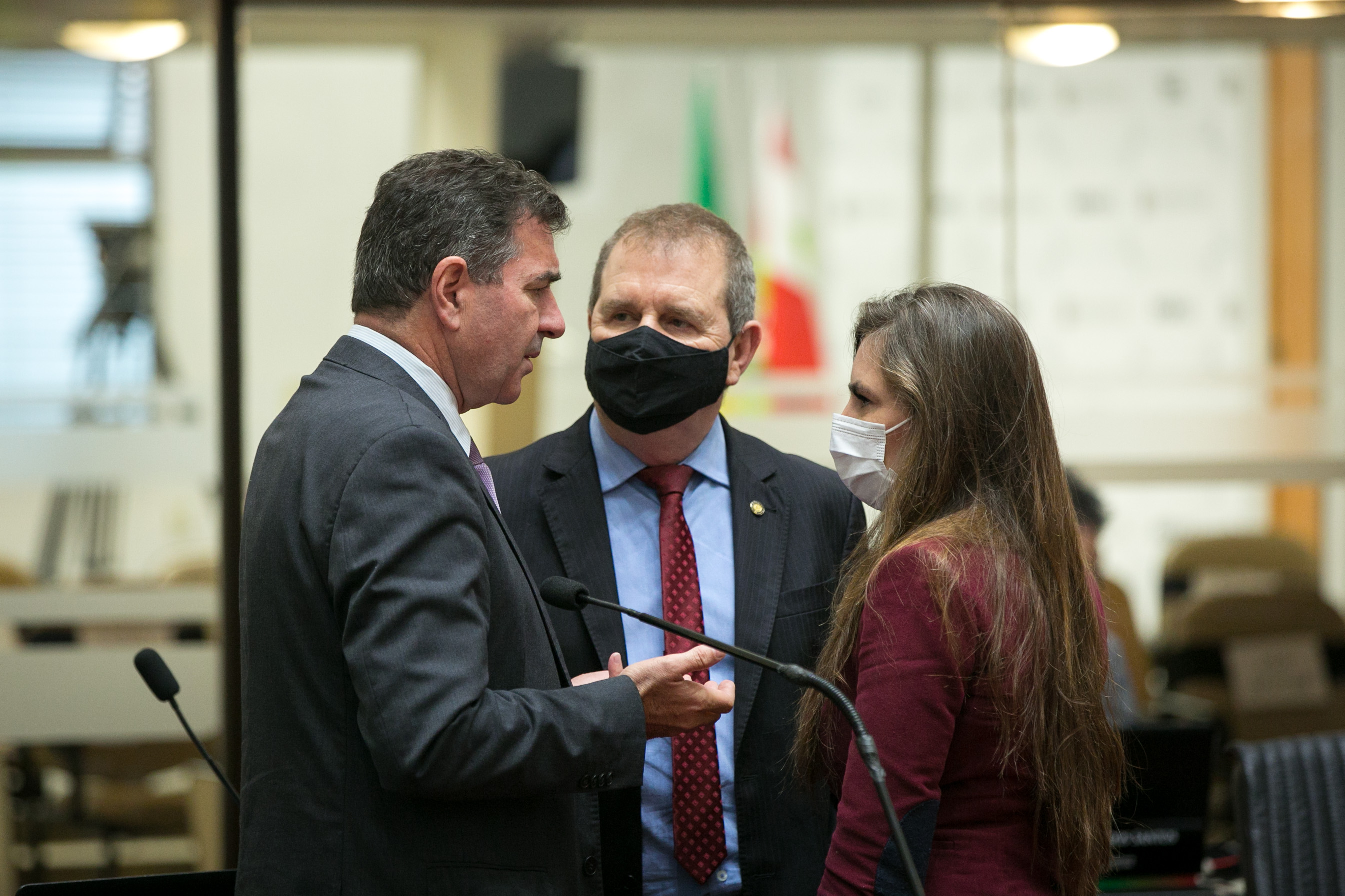 Deputado Valdir Cobalchini (MDB), Deputado Maurício Eskudlark (PL) e Deputada Paulinha (sem partido)