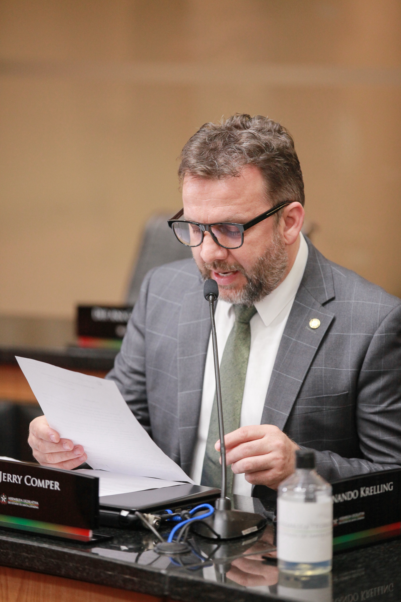 - Deputado Jerry Comper (MDB)