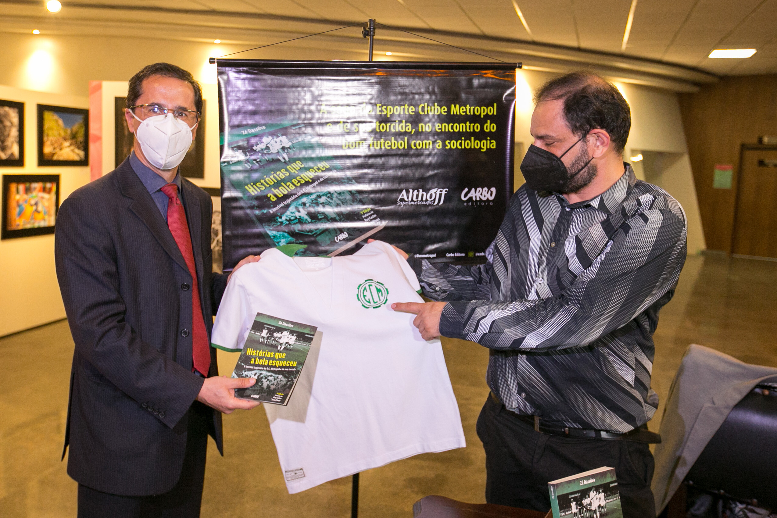 Zé Dassilva com a camisa do Metropol