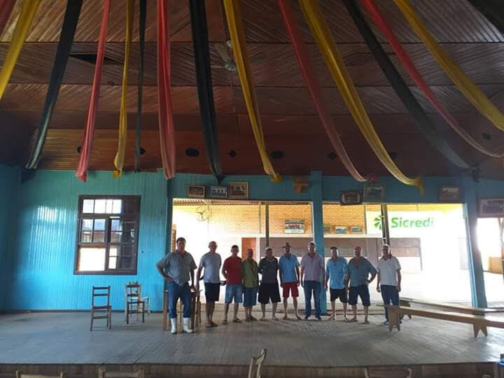 Antes: estrutura do antigo salão de madeira da comunidade Sede Oldenburg