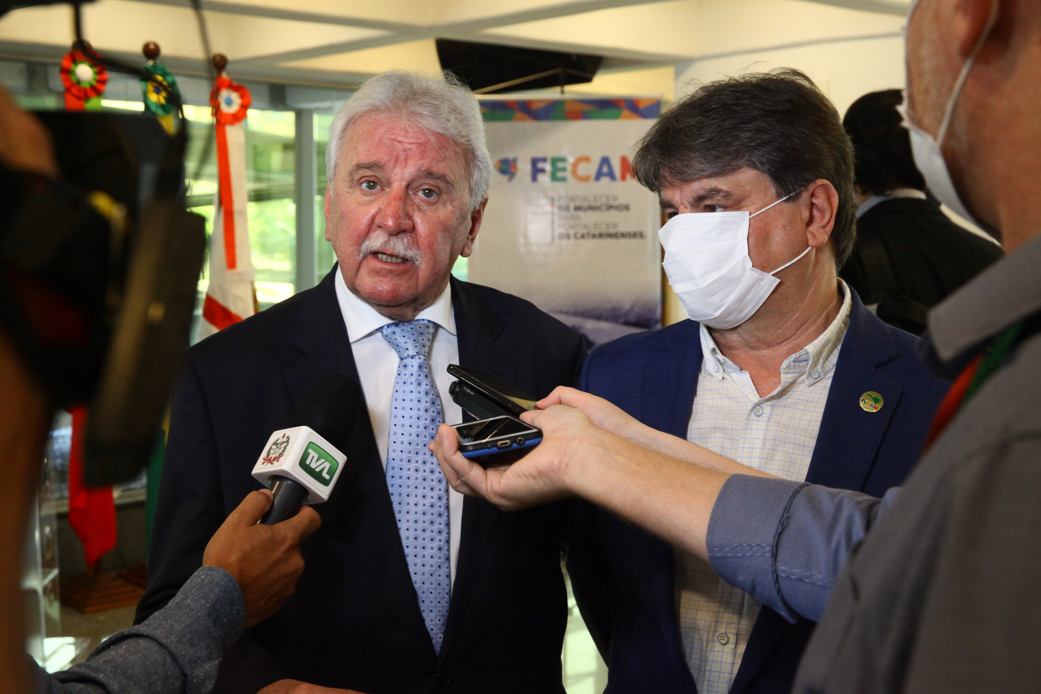 Posse da Fecam - Deputado Moacir Sopelsa (MDB) e Jorge Luiz Koch (presidente da Fecam)