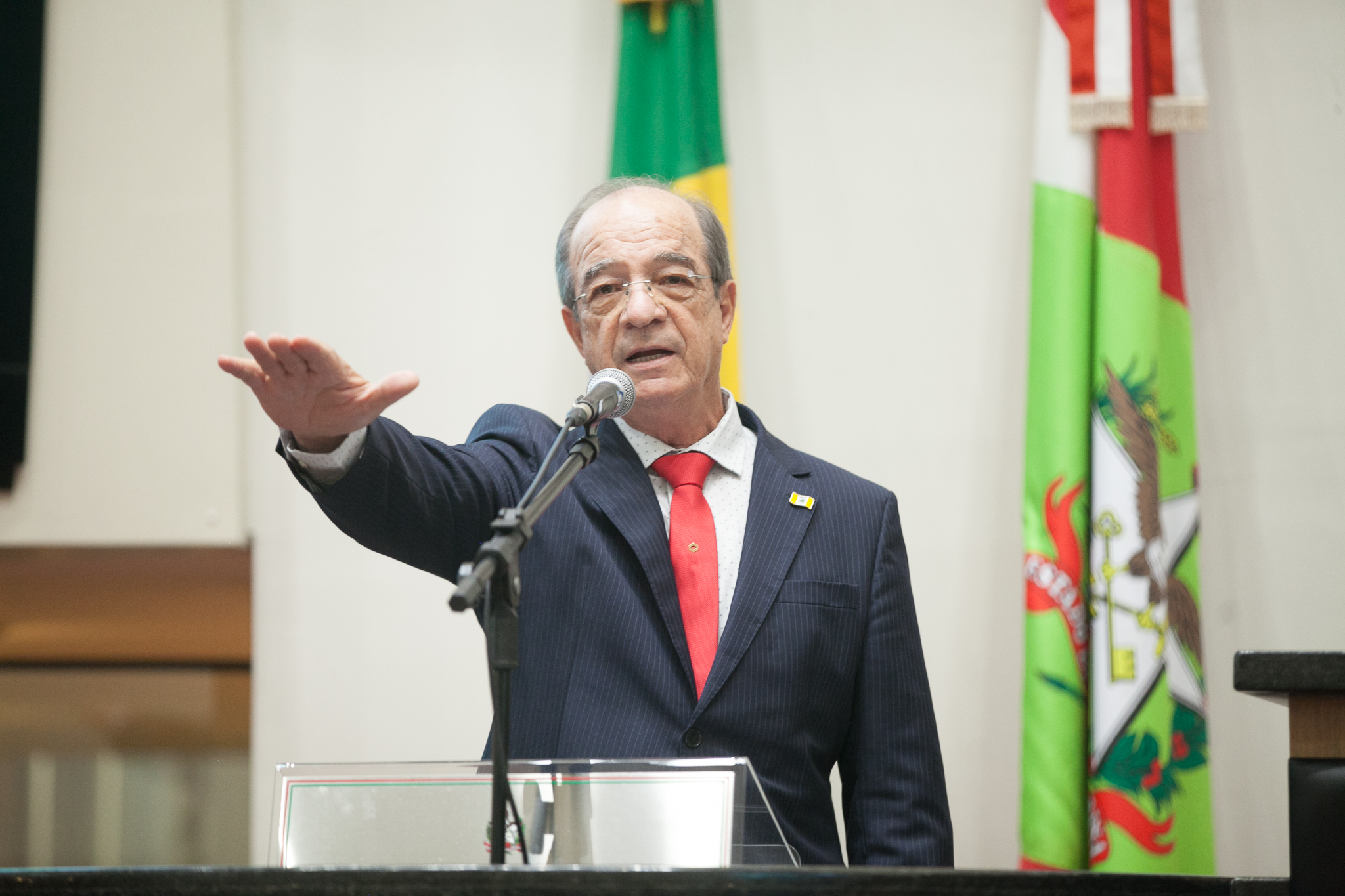 POSSE: Celso Zuchi, ex-prefeito de Gaspar, toma posse na Assembleia