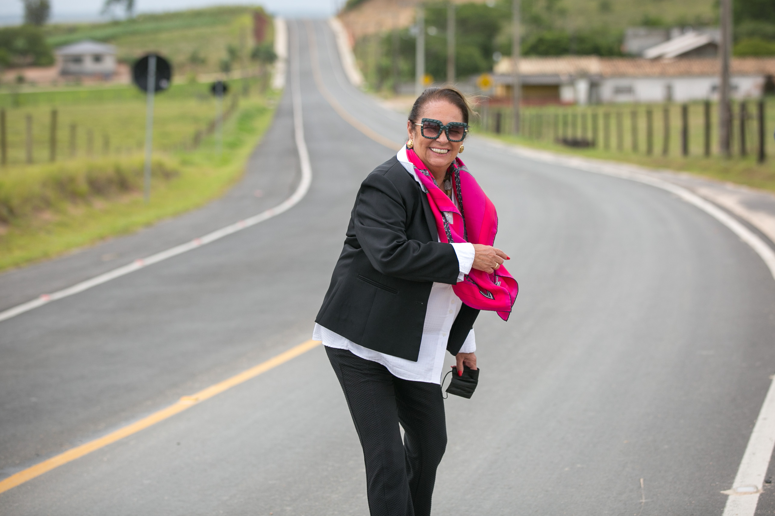 NA ESTRADA – Deputada Ada De Luca
