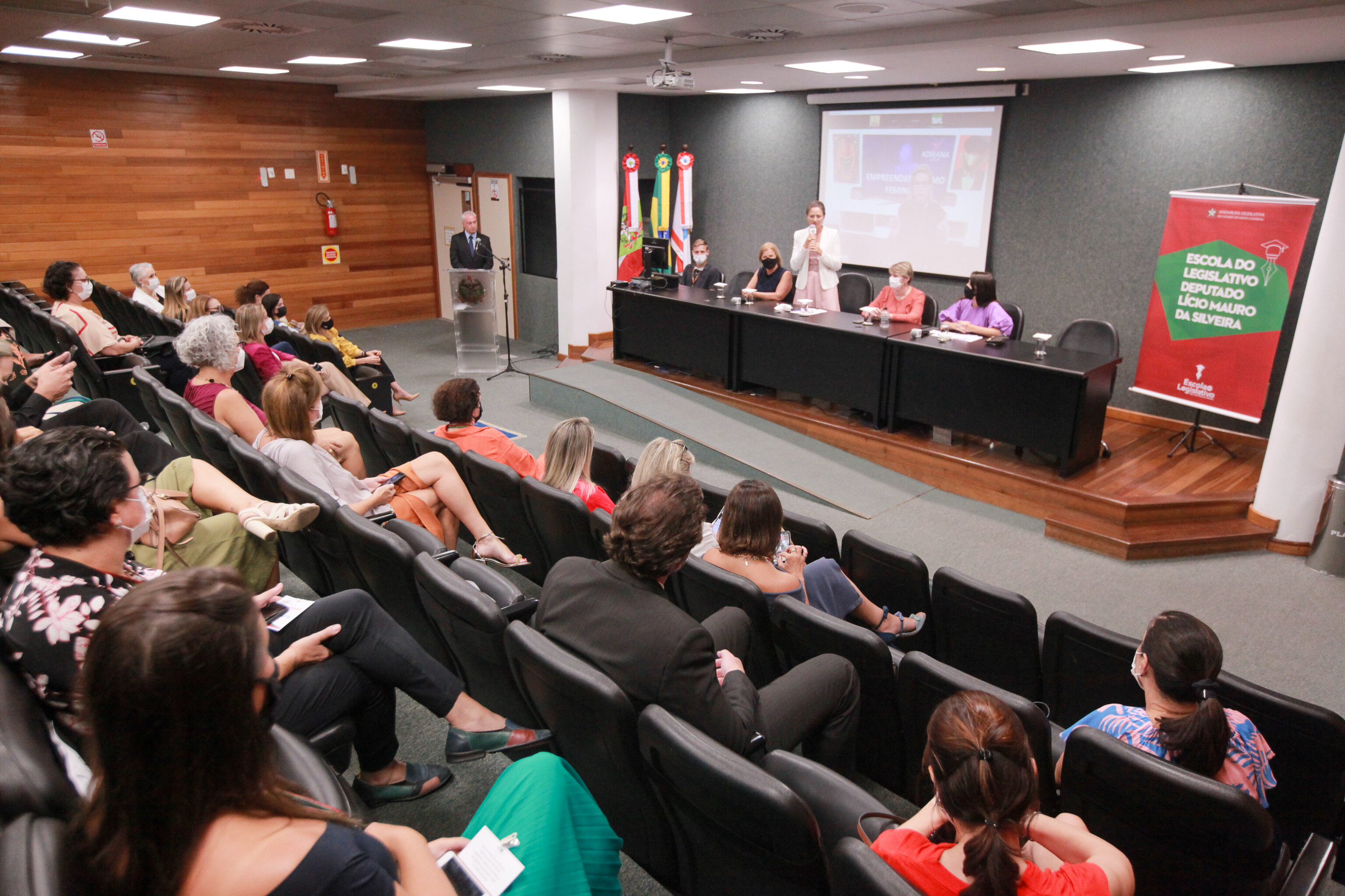 Alesc e OAB lançam caravana da inclusão da mulher na política