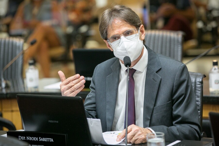 “Fila de cirurgias só vai andar quando resolver forma de contratação dos serviços”