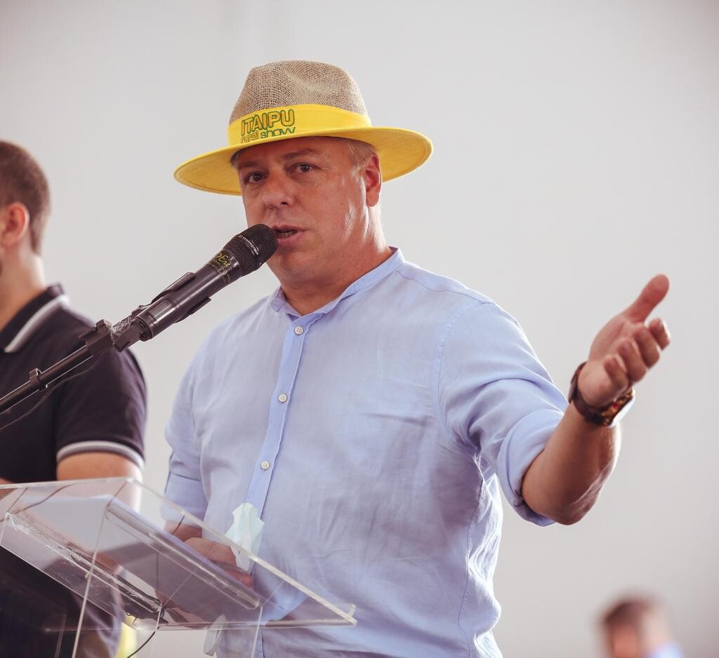Fabiano representa Alesc no Itaipu Rural Show em Pinhalzinho