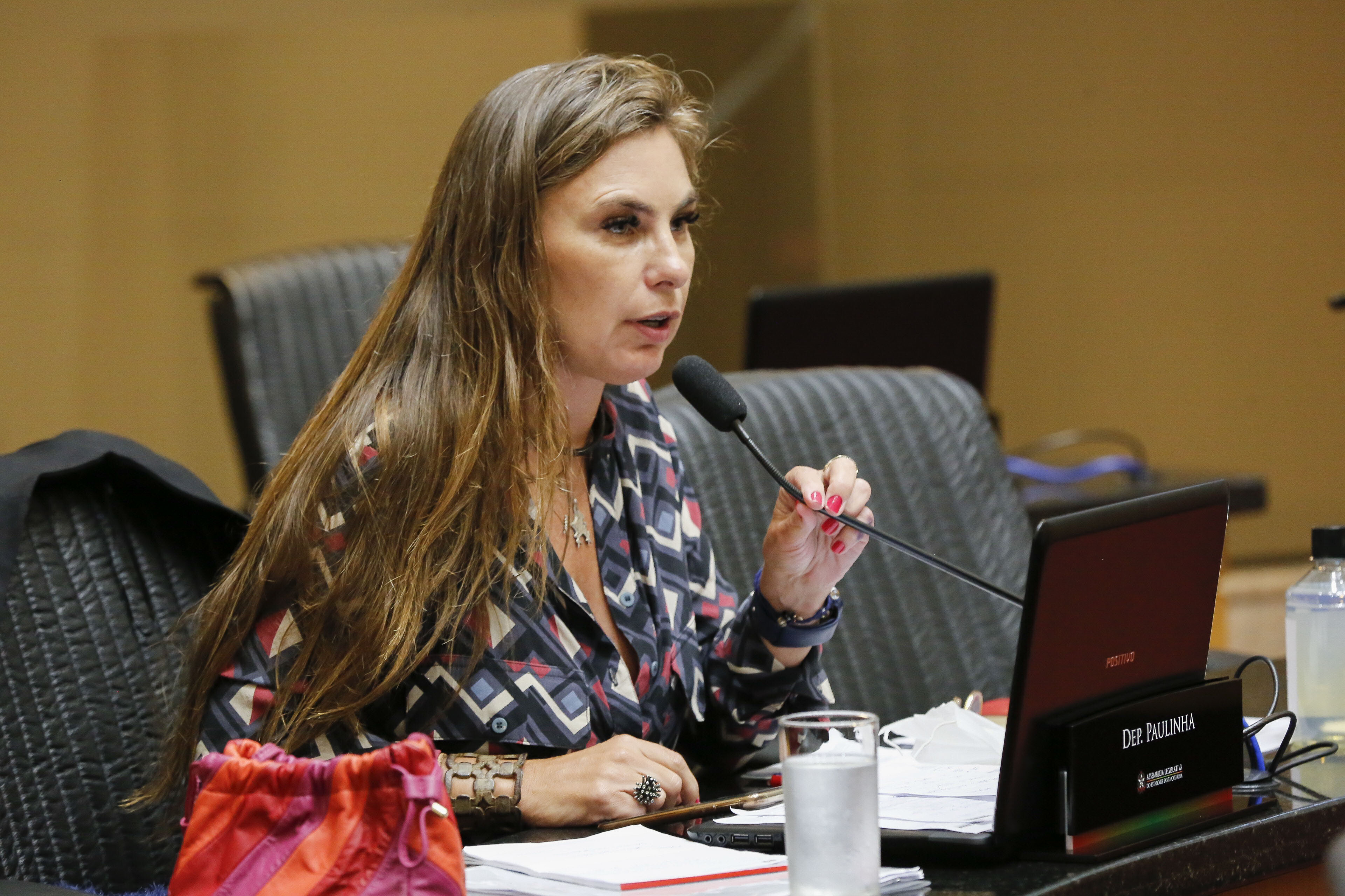 Presença de mulheres no Parlamento não pode ficar limitada ao mandato
