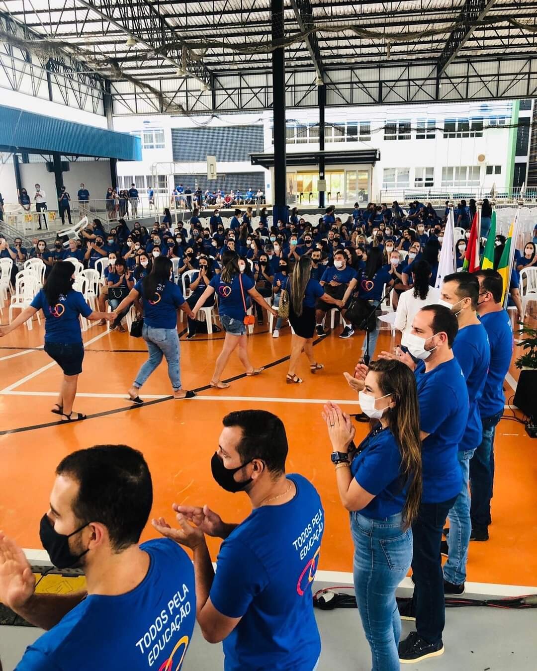 Paulinha prestigia solenidade de volta às aulas em Bombinhas nesta segunda-feira