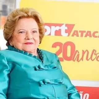 Paulinha lamenta a morte de dona Trude, matriarca da família Pereira