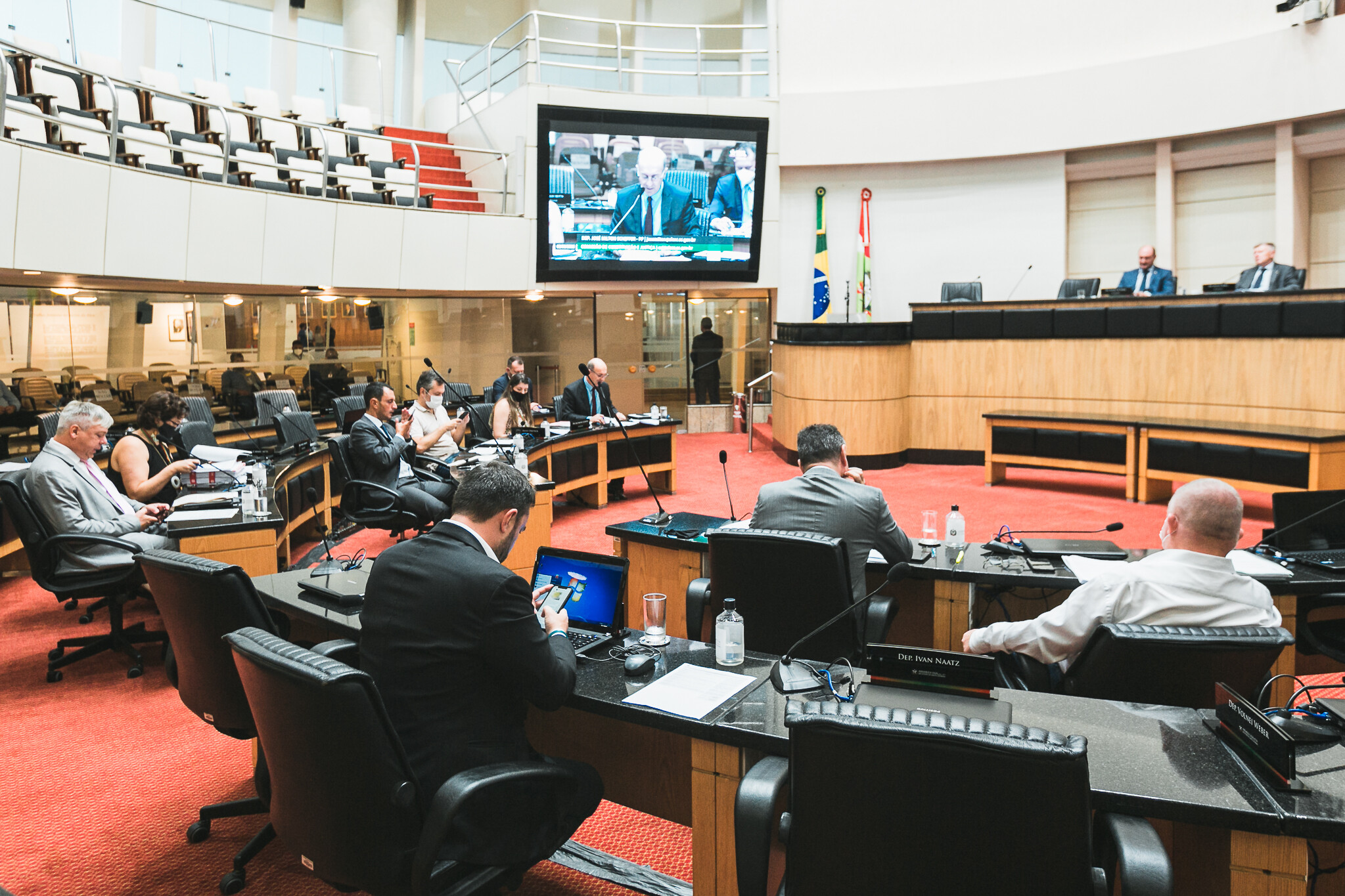 CCJ se reuniu na manhã desta terça-feira (8), no Plenário Deputado Osni Régis