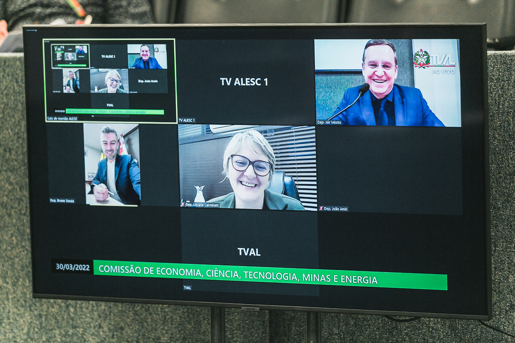 Comissão aprova convite a operadoras para tratar da instalação do 5G