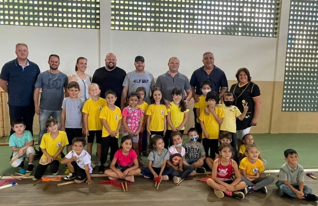Sargento Lima entrega reforma de ginásio de esportes em Rio Negrinho