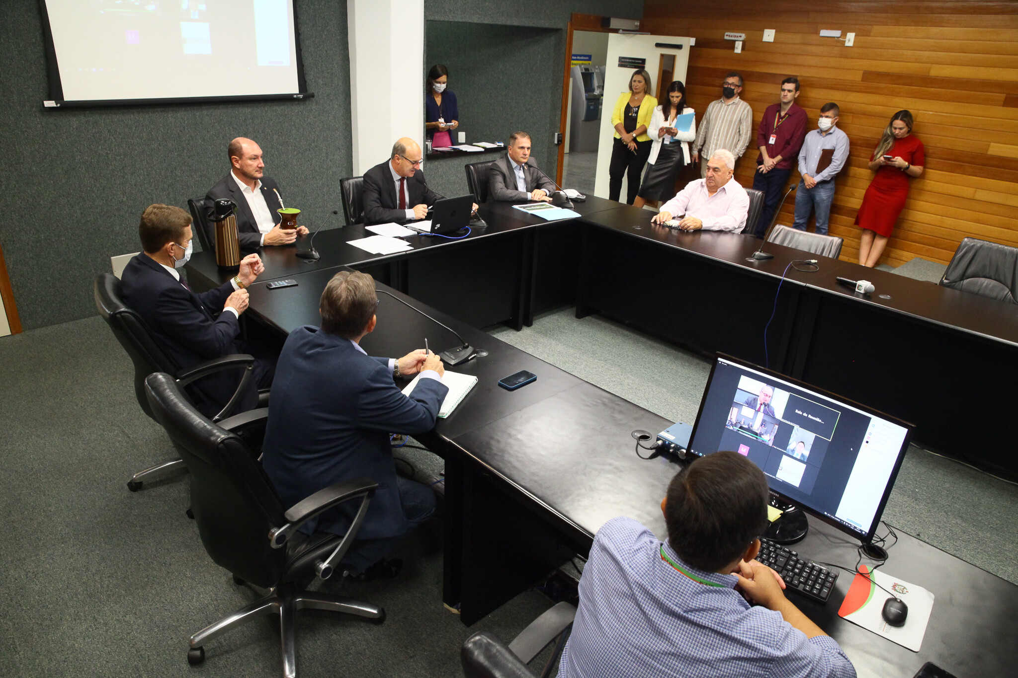 A reunião aconteceu na sede da Assembleia Legislativa, em Florianópolis.