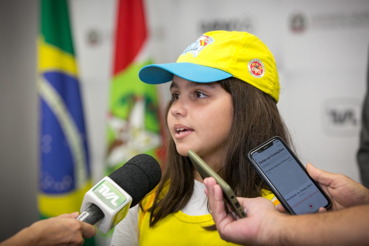 Weber entrega moção ao Projeto Golfinho do Corpo de Bombeiros de SC