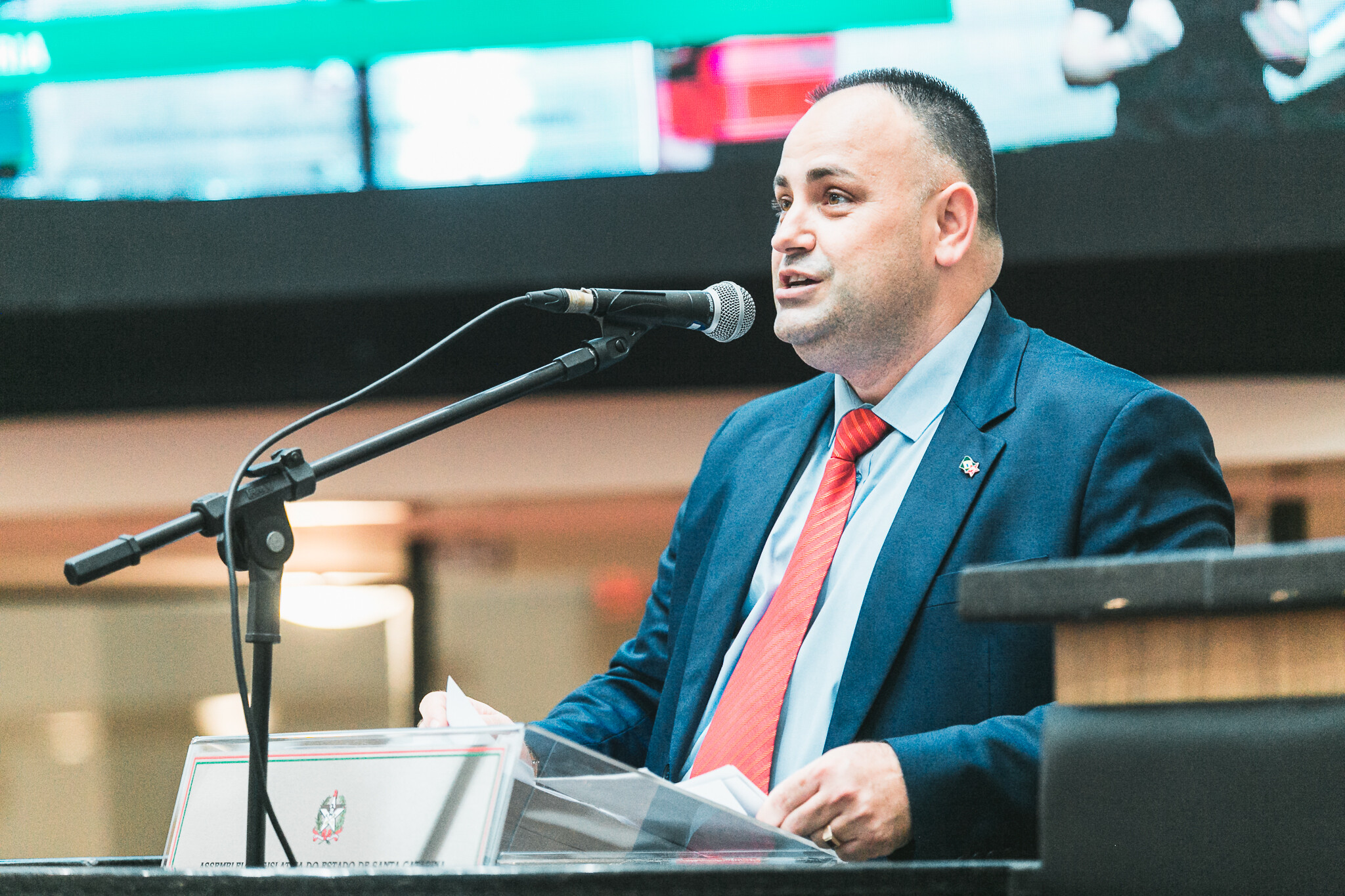 Adriano Pereira é o sexto suplente do PT; atualmente, é vereador em Blumenau
