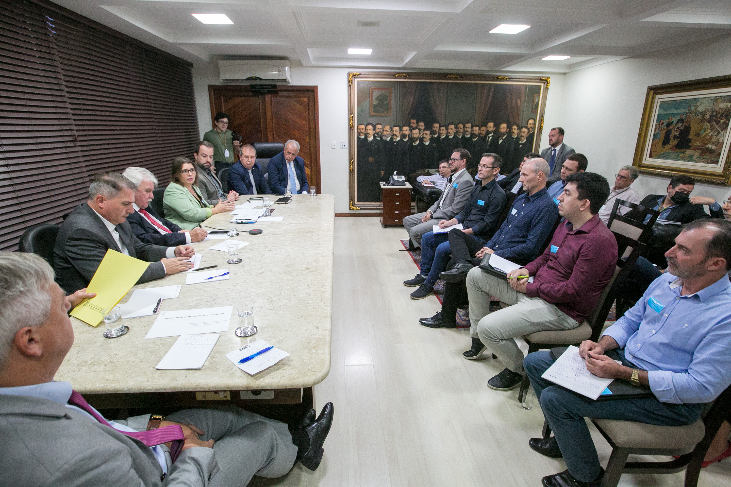 PRESIDÊNCIA – Reunião entre representantes do setor leiteiro, deputados e governo