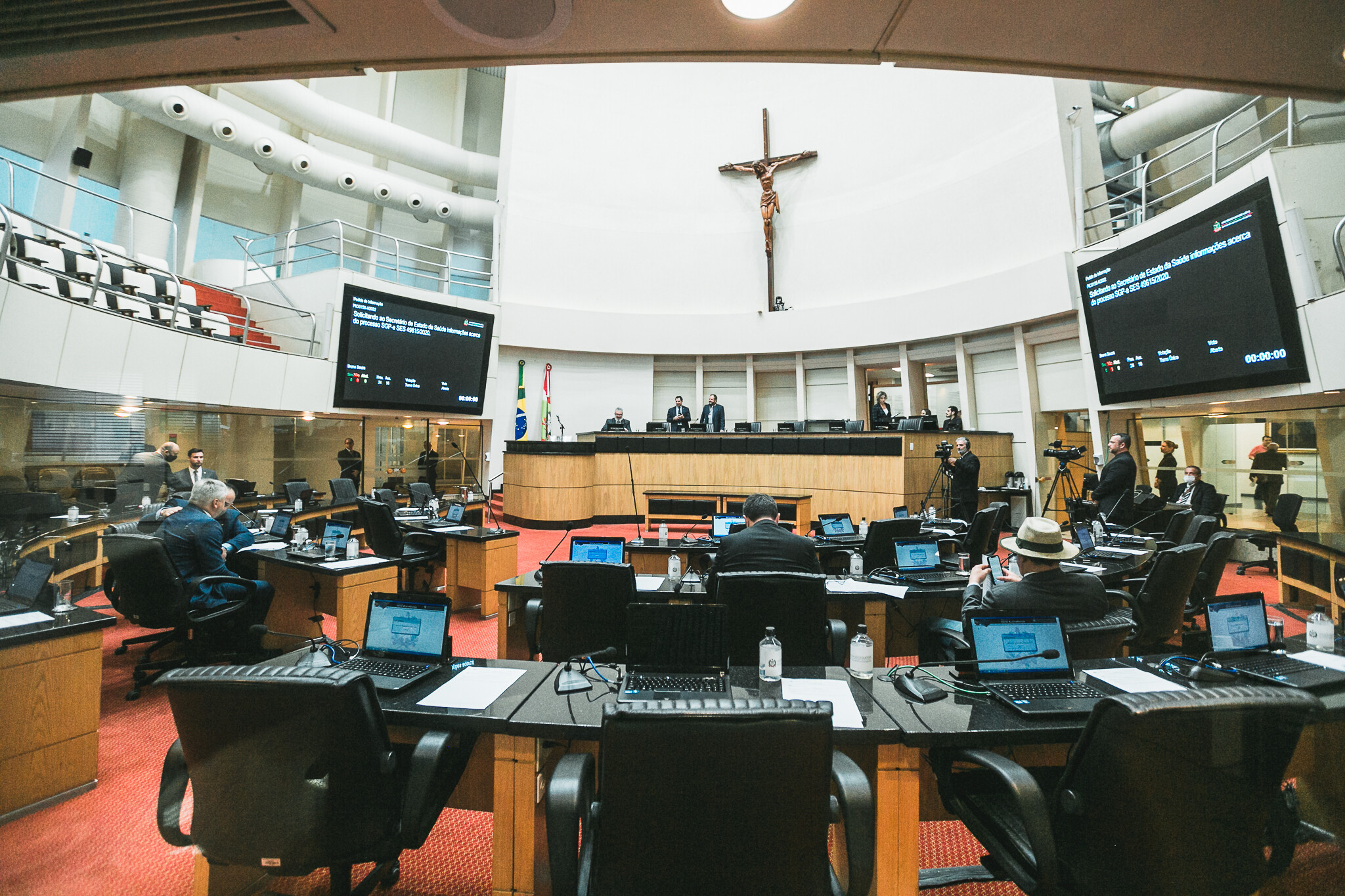 Sessão ordinária realizada na manhã desta quarta-feira (20)