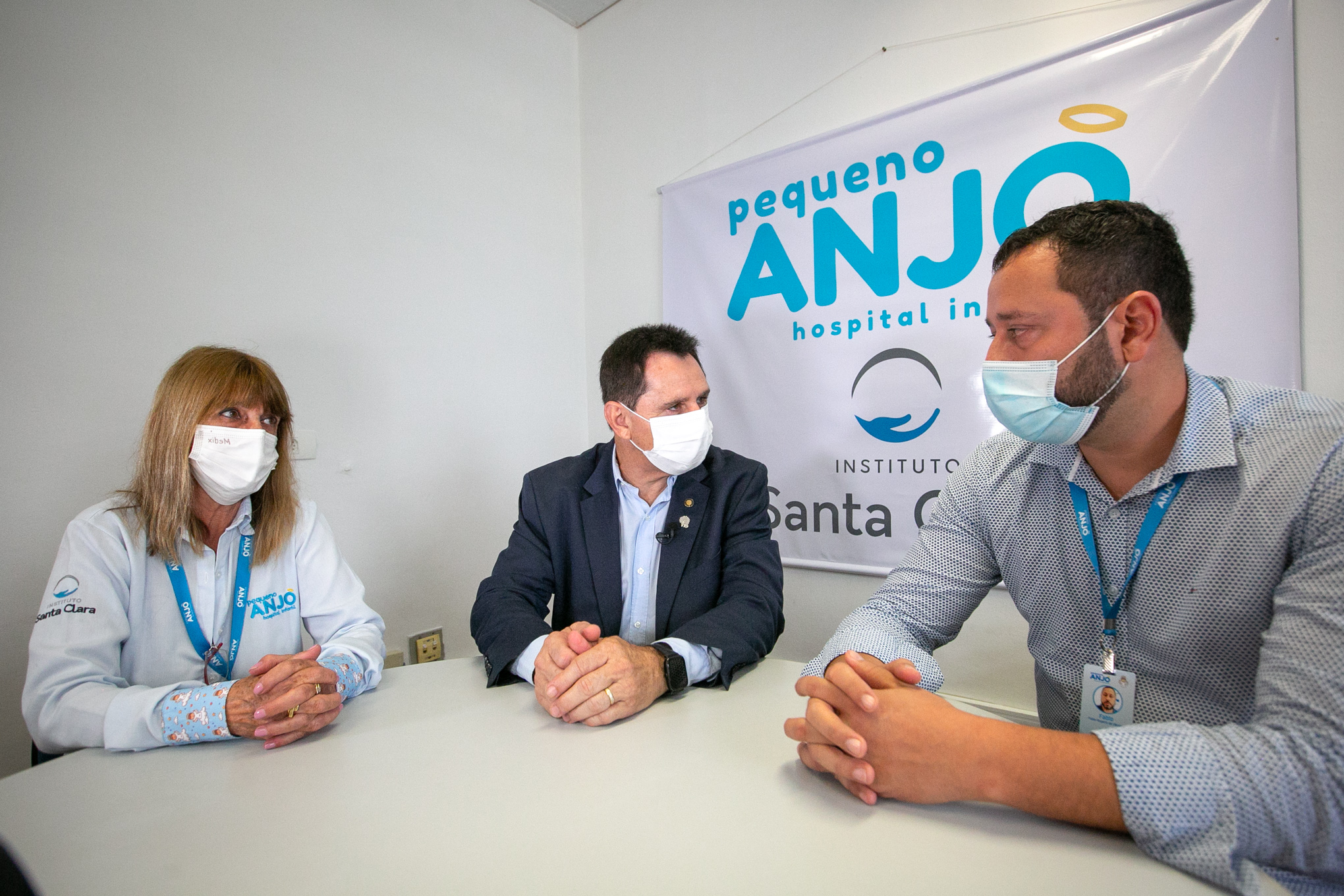 Deputado Coronel Mocellin (Republicanos), diretor geral do Hospital Pequeno Anjo, Fábio Oliveira e diretora do Centro de Desenvolvimento Institucional Jurema Gontarski
