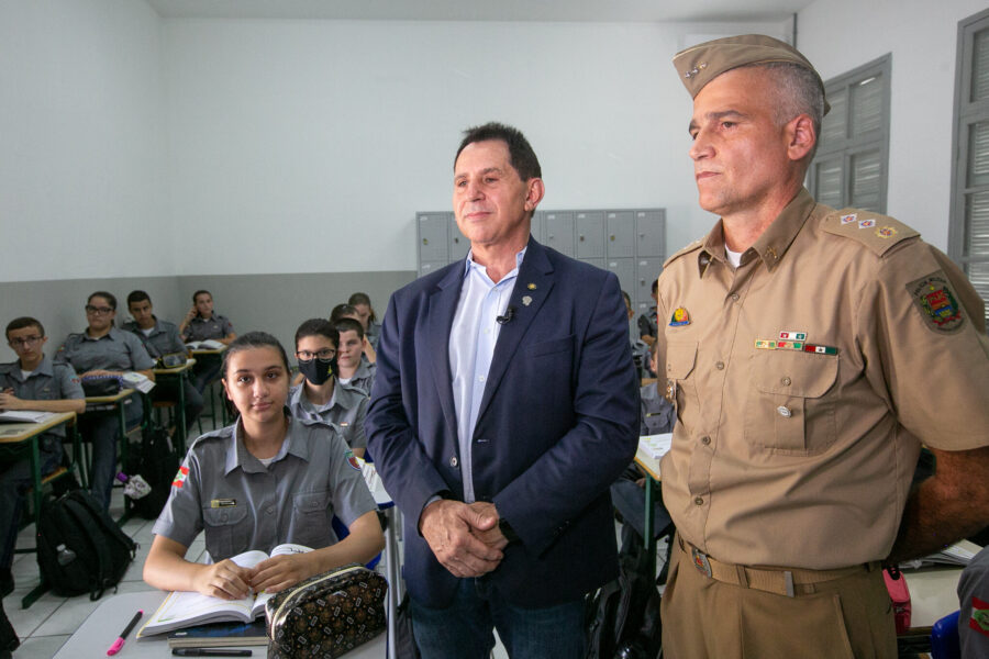 Em Blumenau, Mocellin esteve no Colégio Militar Feliciano Nunes Pires, unidade Pedro II