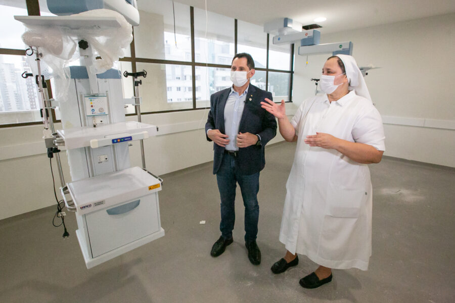 Mocellin visitou as instalações do Hospital e Maternidade Marieta Konder Bornhausen, em Itajaí