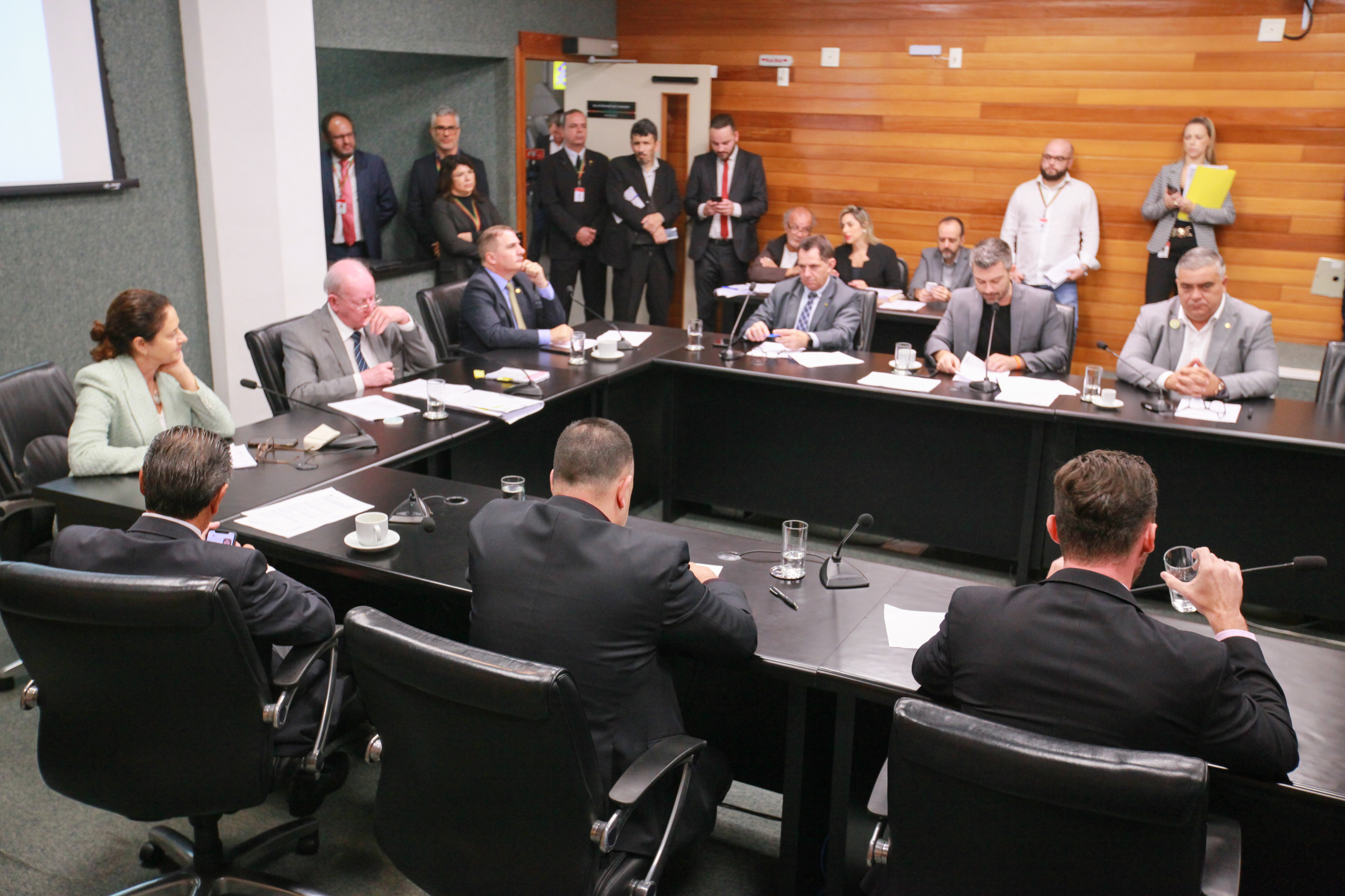 - Comissão de Finanças e Tributação