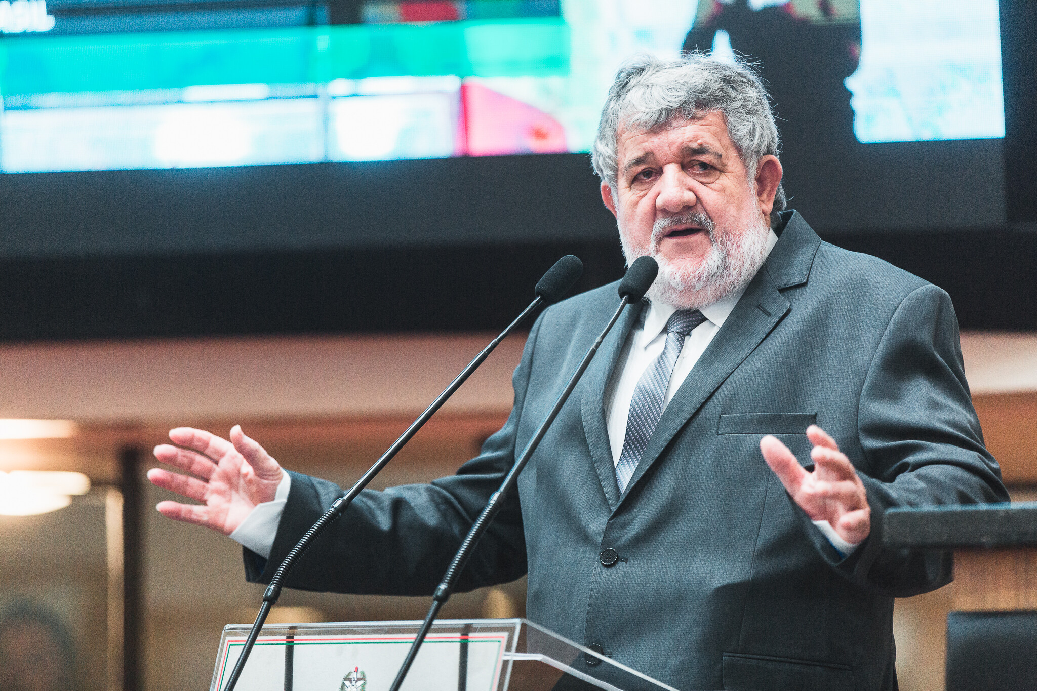 Osmar Vicentini, durante o discurso de posse, na sessão desta quinta-feira (12)