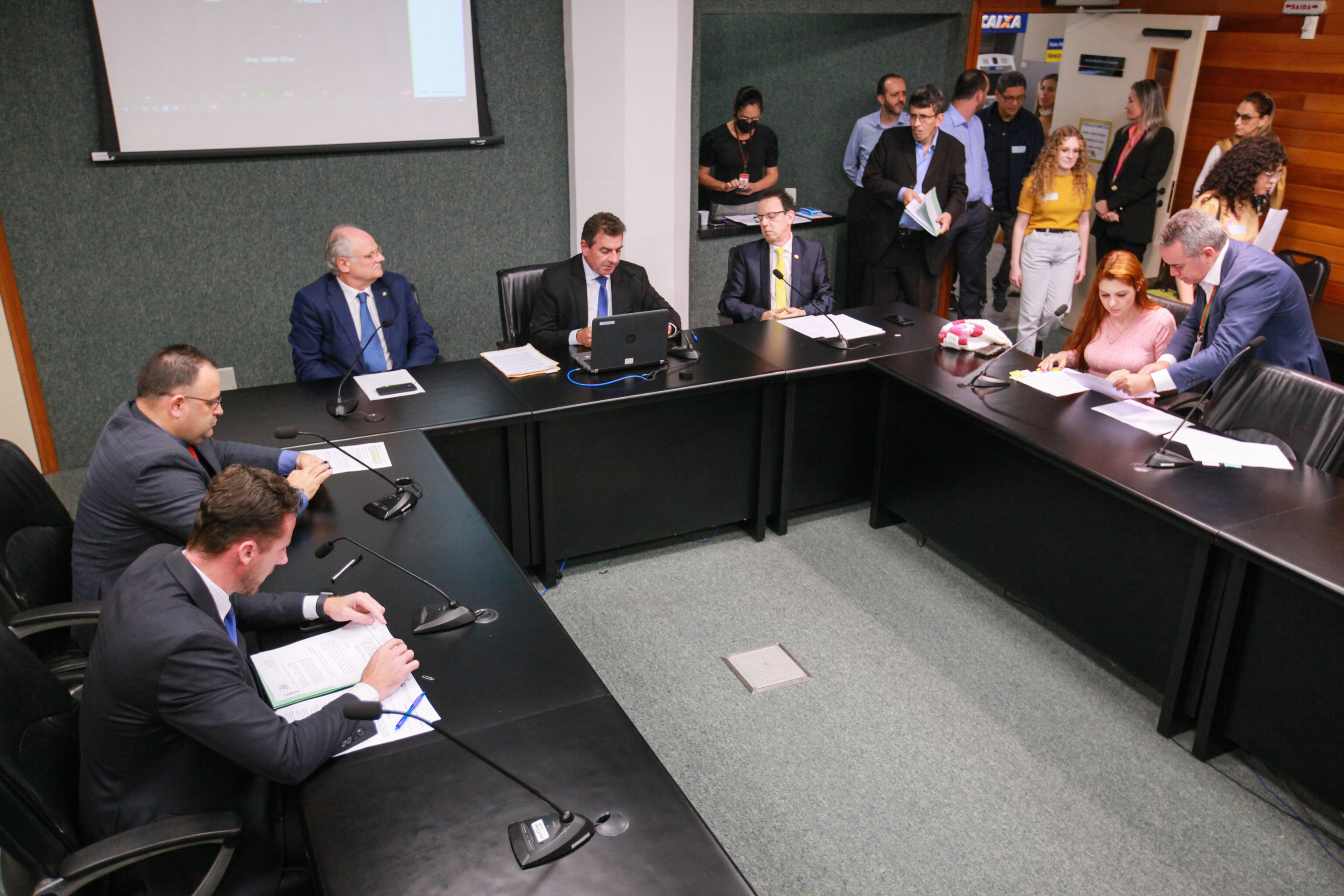 Aprovada PEC que inclui Camerata na concessão de apoio administrativo