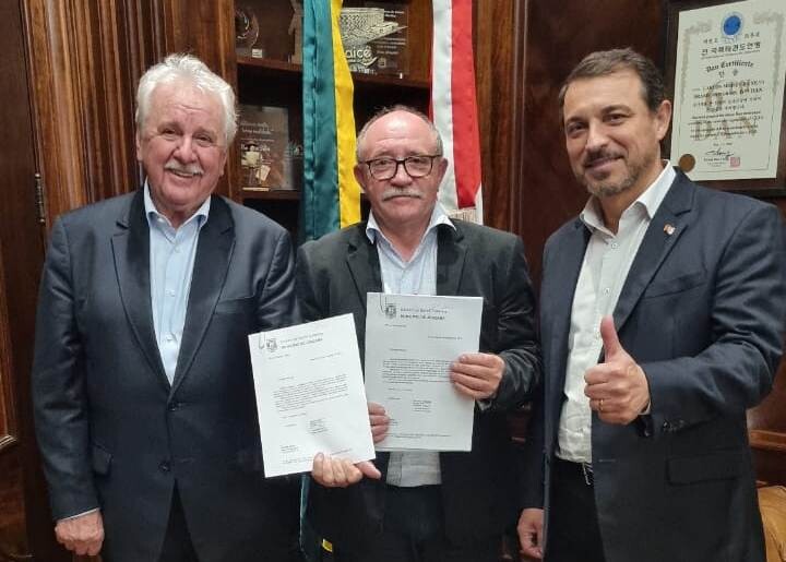 Deputado Moacir Sopelsa, prefeito Dioclésio Ragnini e governador Carlos Moisés