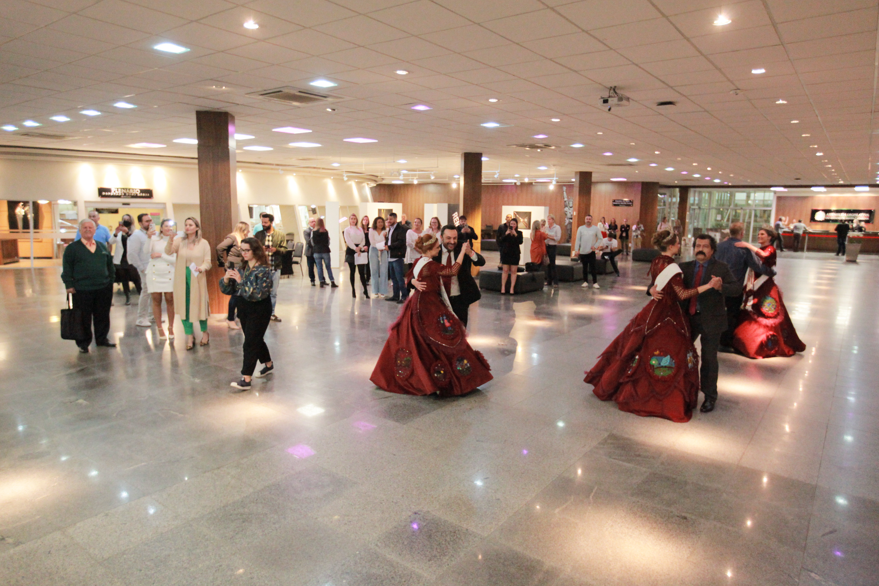 Apresentação Cultural de Paulinho Guazzelli e Victor Colombo