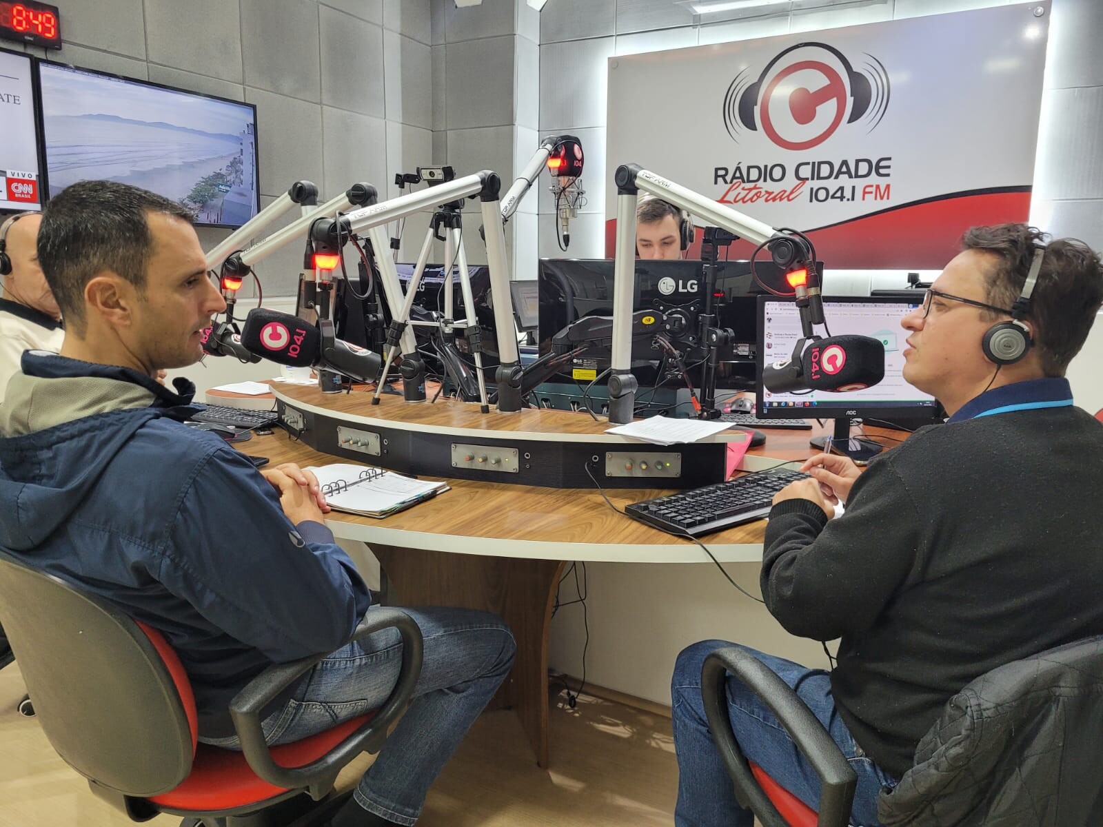 Deputado João Amin entrevistado na Rádio Cidade FM, de Itapema