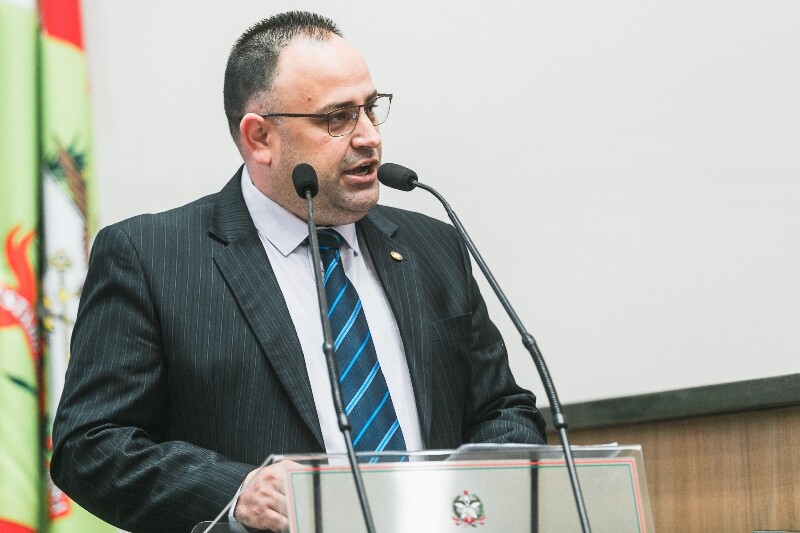 Deputado Adriano Pereira.
