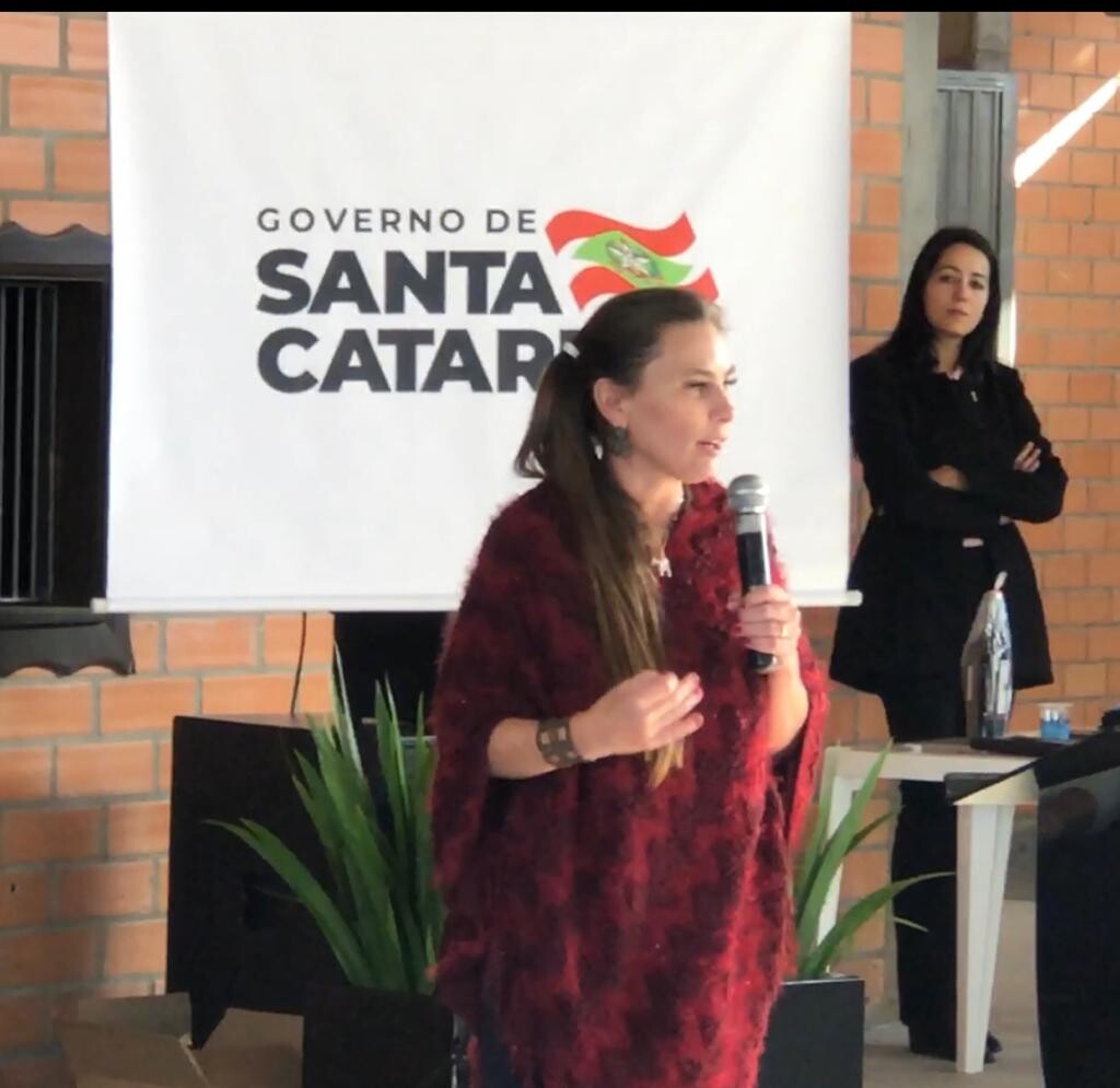 Em Ascurra, Paulinha destaca jeito municipalista do governo estadual