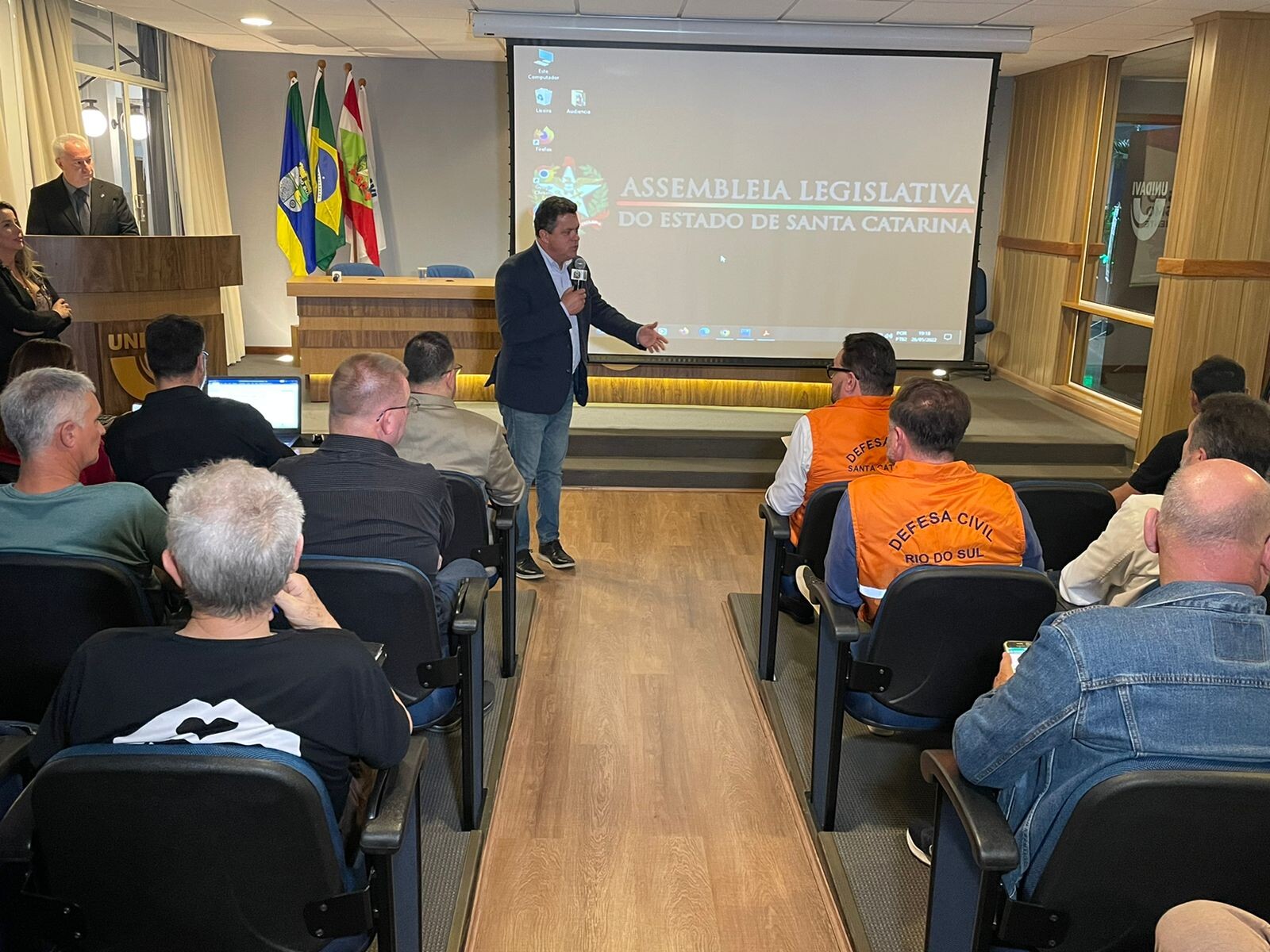 A audiência aconteceu no auditório da Unidavi, em Rio do Sul, Foto: Anderson Toledo / TVAL.