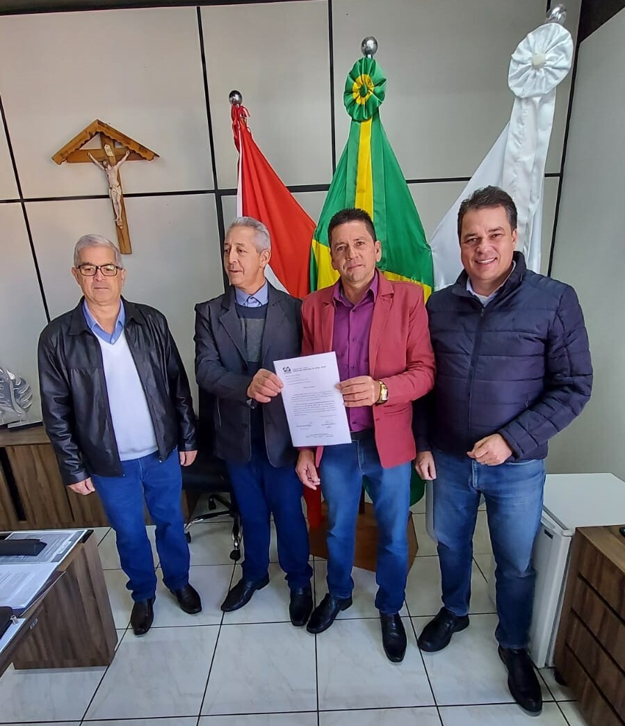 Minotto entrega emenda em Erval Velho