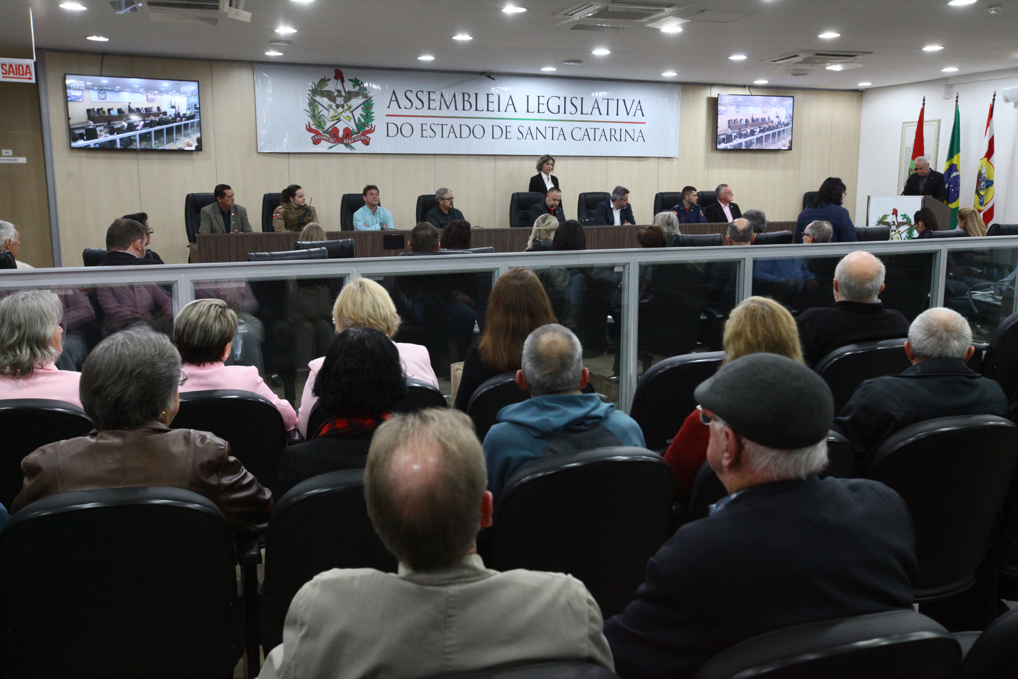 Sessão Solene em homenagem as entidades, associações, personalidades e lideranças de Blumenau