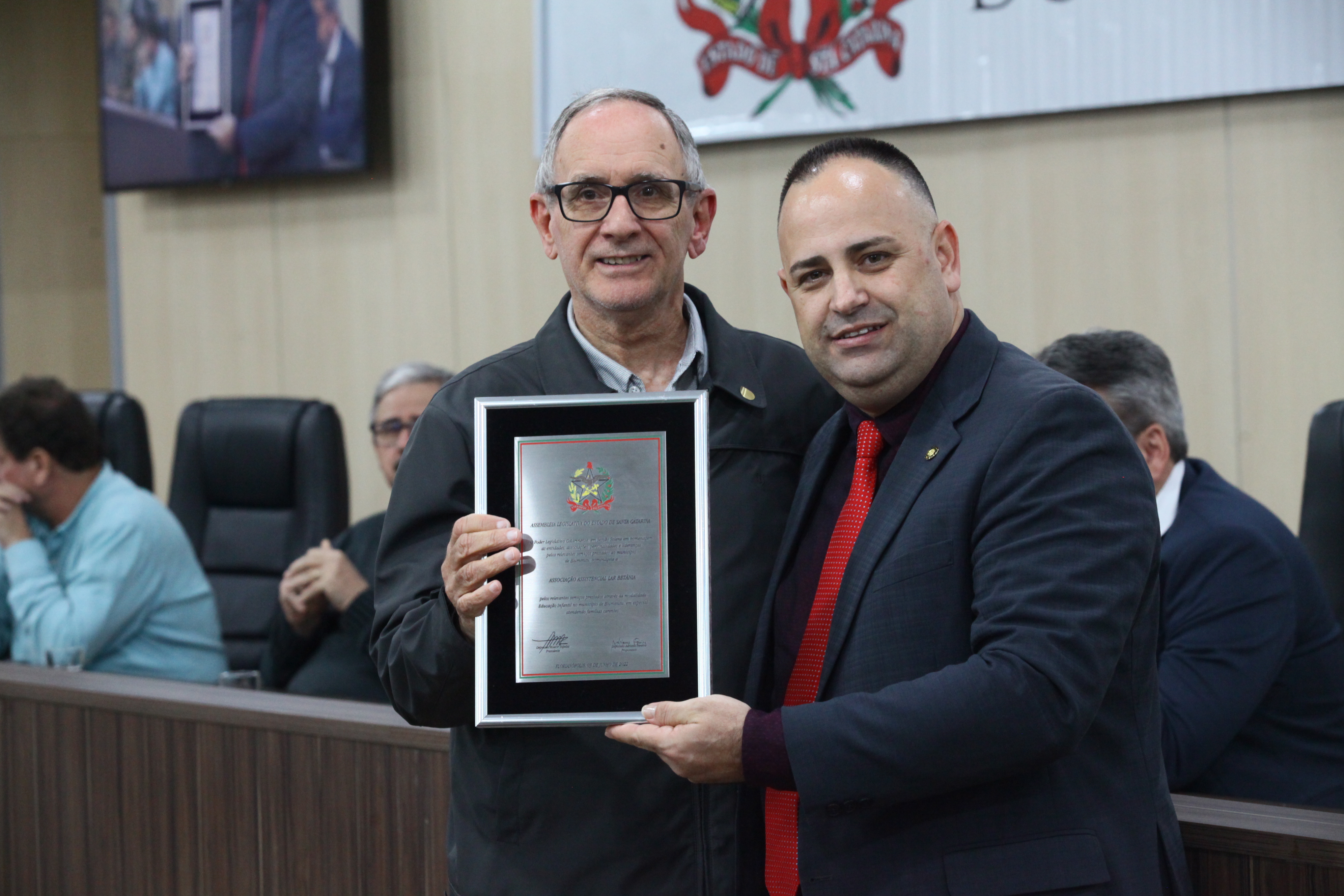 Sessão Solene em homenagem as entidades, associações, personalidades e lideranças de Blumenau